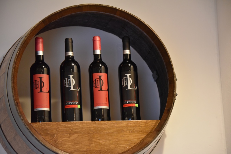 26-Weine-im-Barriqueregal